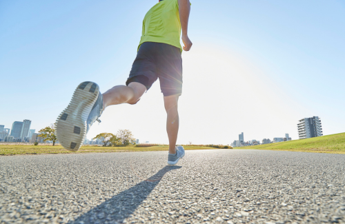 運動する男性