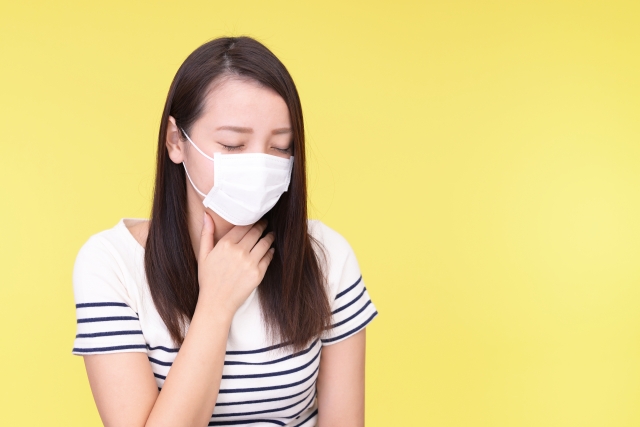マスクをしている女性